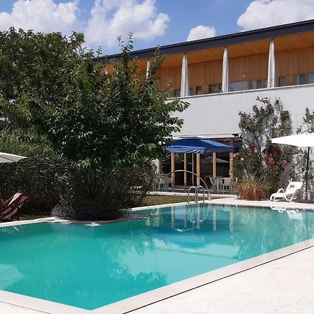 Hotel Gracanica Екстер'єр фото
