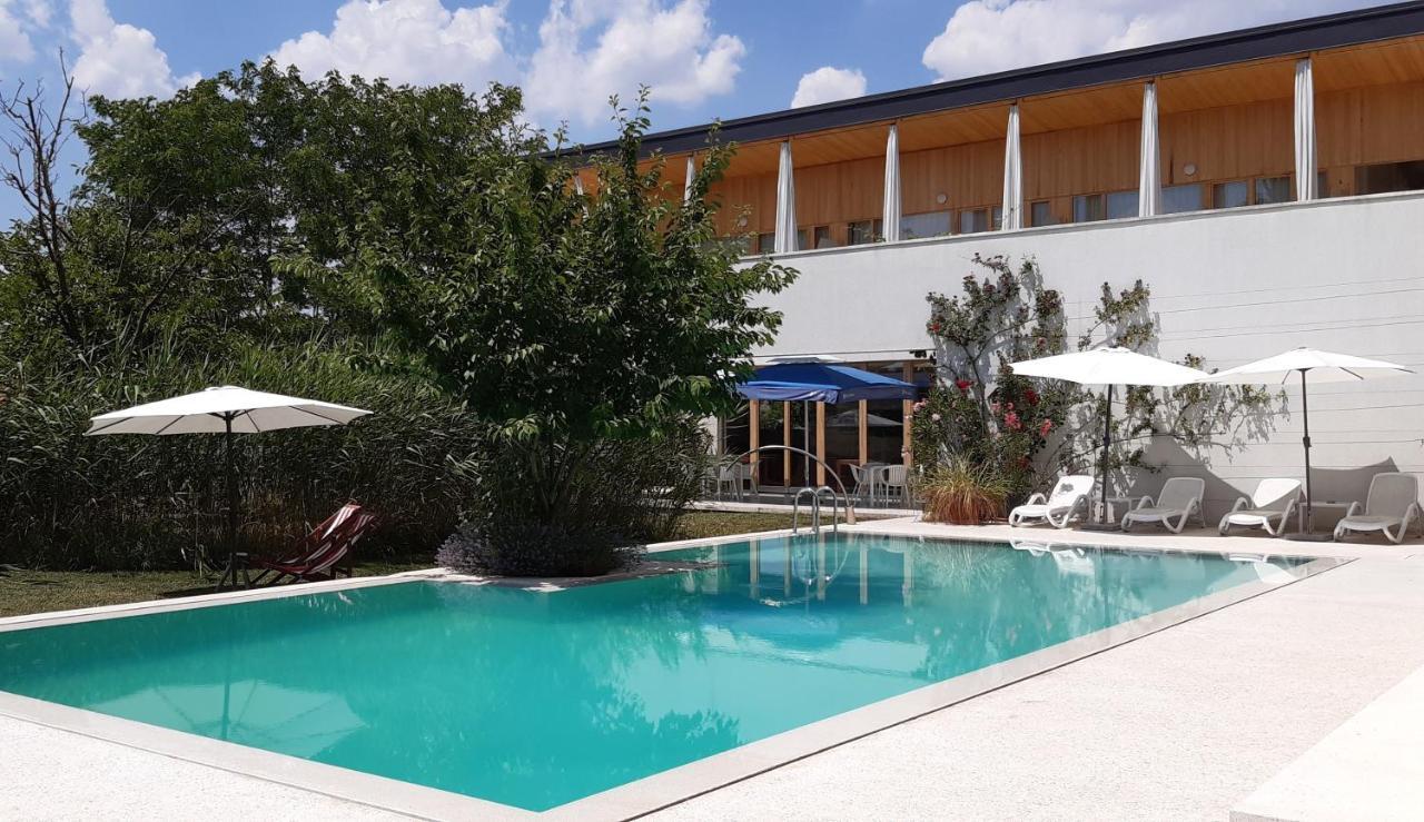 Hotel Gracanica Екстер'єр фото