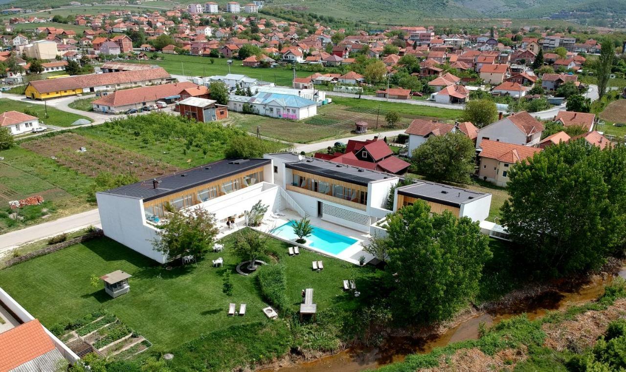 Hotel Gracanica Екстер'єр фото